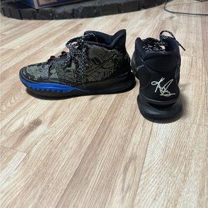 Nike Kyrie 7 Grind - Men's Size 8.5 - Collectors Item
Excellent condition!